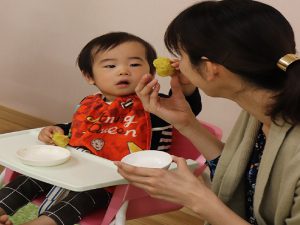 おいしいな~ ママの分もちょうだい!
