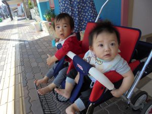 保育園に着くとかわいい 赤ちゃんたちがお出迎え♩ 「おかえりなさーい」