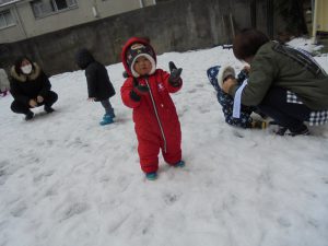 みてみて!手に雪が!!