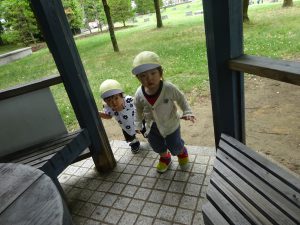 『わあ~!ここはなんだろう?』 なんだか秘密基地みたいだね